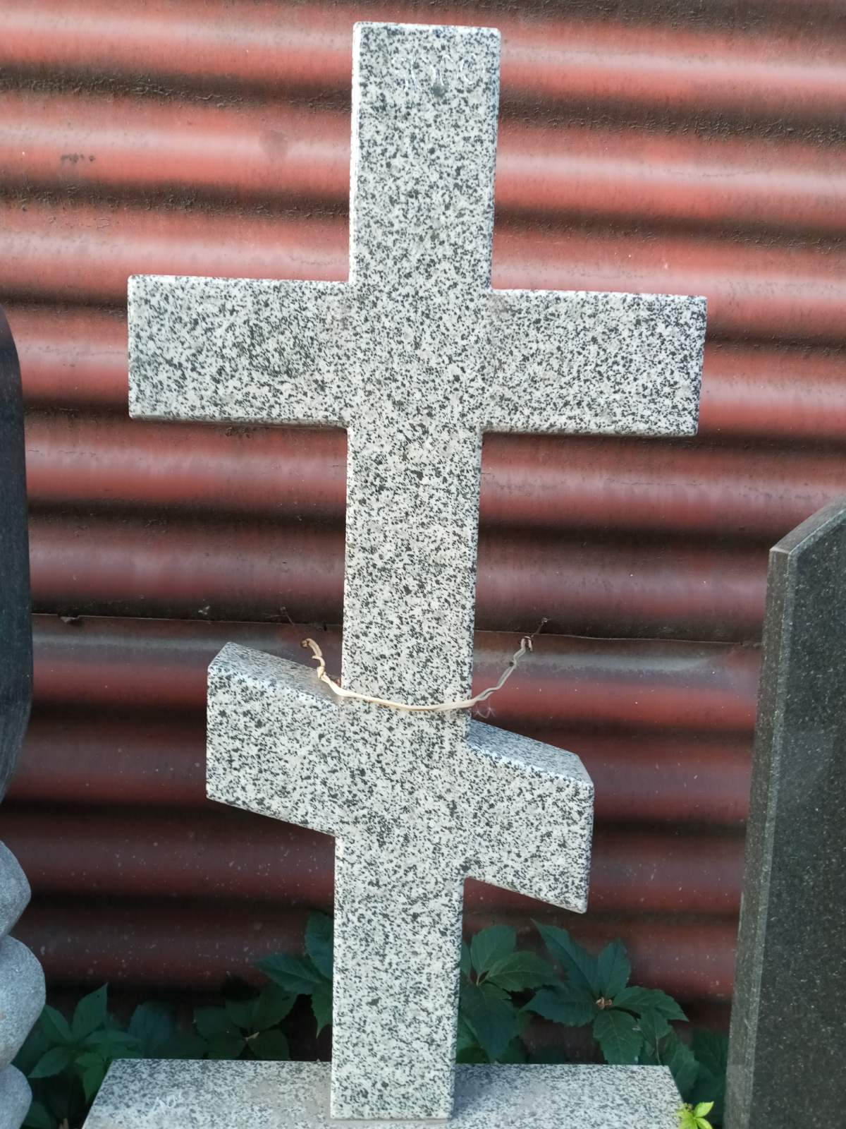 Гранітні хрести у Запоріжжі