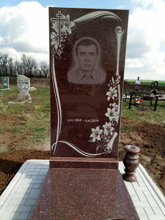 Пам'ятник гранітний різьблений №1, Мастерская Мозаика