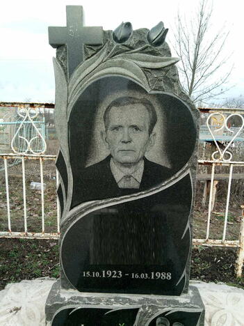 Памятник гранитный резной №3