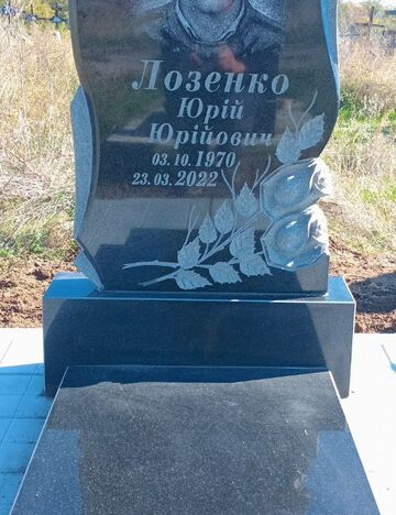 Одинарные гранитные памятники №22