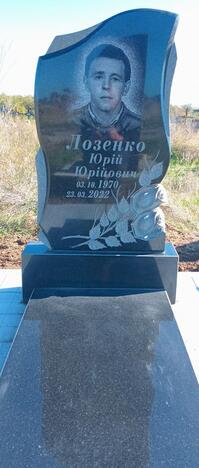 Одинарные гранитные памятники №22