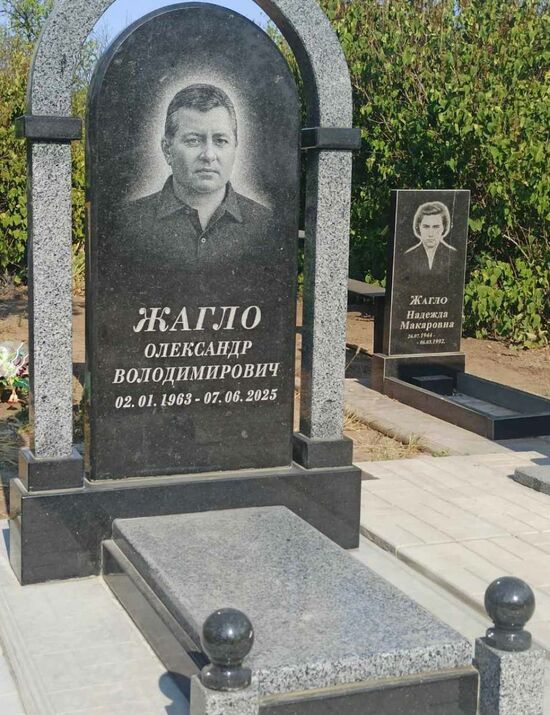 Одинарні гранітні пам’ятники № 26, Мастерская Мозаика