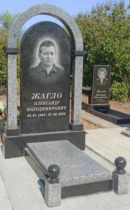 Одинарні гранітні пам’ятники № 26, Мастерская Мозаика