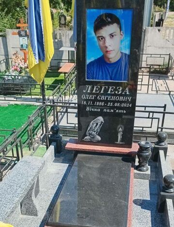 Одинарні гранітні пам’ятники № 27