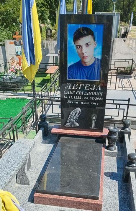 Одинарні гранітні пам’ятники № 27, Мастерская Мозаика