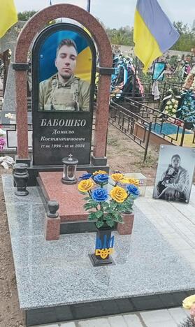 Одинарные гранитные памятники №31