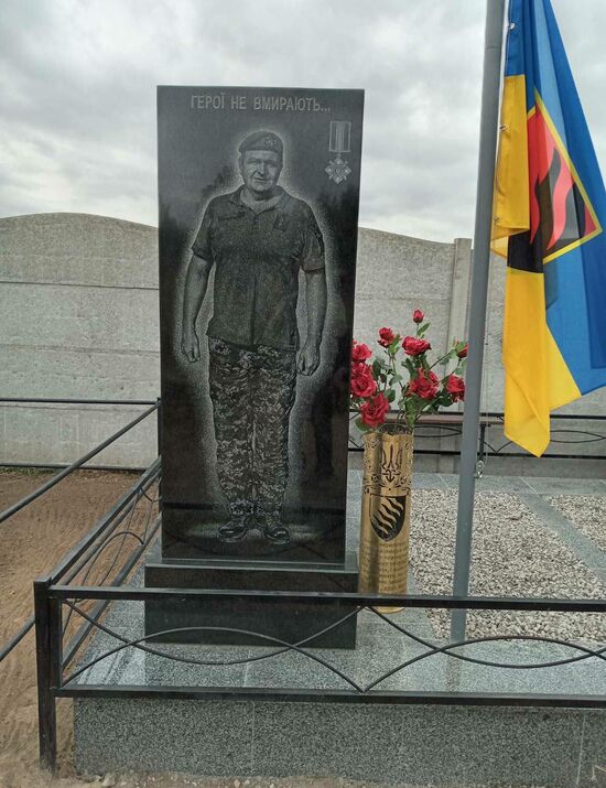 Одинарні гранітні пам’ятники № 33, Мастерская Мозаика