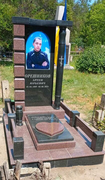 Одинарні гранітні пам’ятники № 38, Мастерская Мозаика