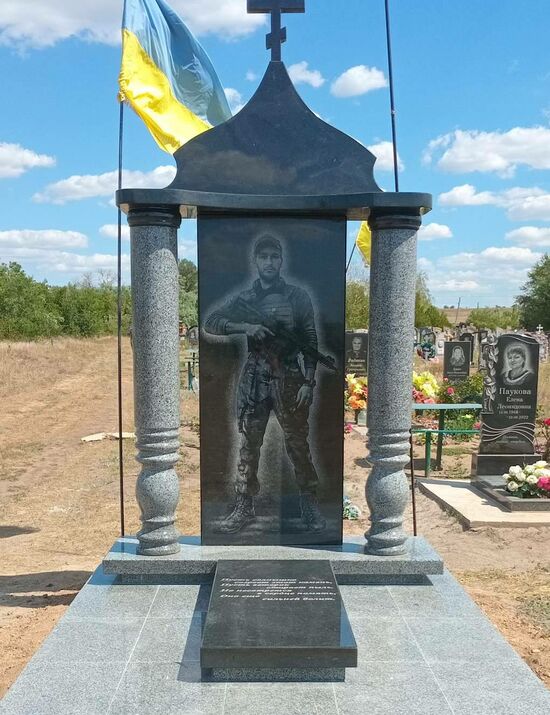 Одинарні гранітні пам’ятники № 40, Мастерская Мозаика