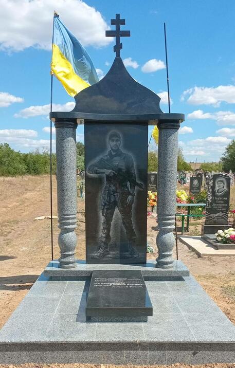 Одинарні гранітні пам’ятники № 40, Мастерская Мозаика