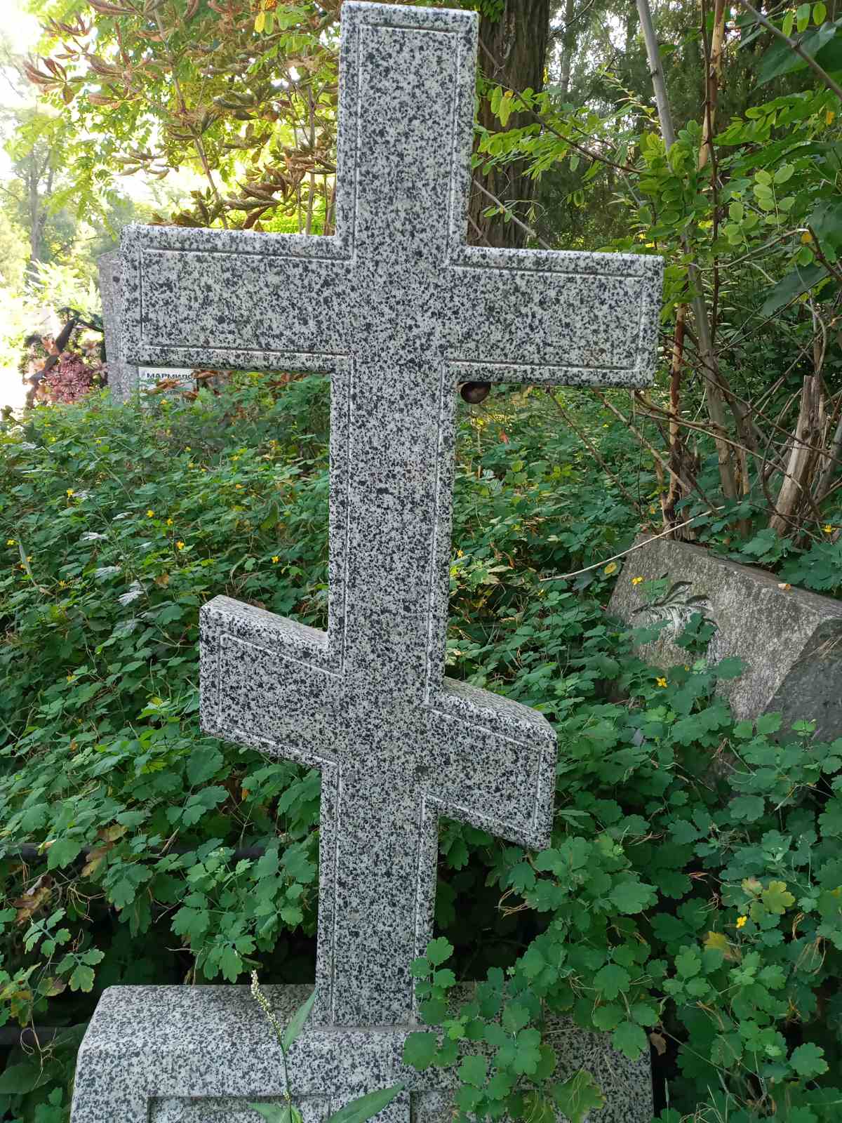 Шестиконечный гранитный крест в Запорожье